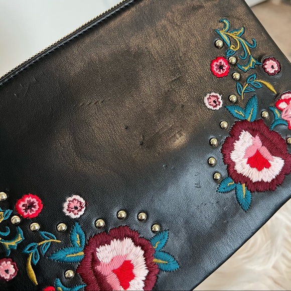 Express Oversized Black clutch/wristlet - Picture 3 of 8